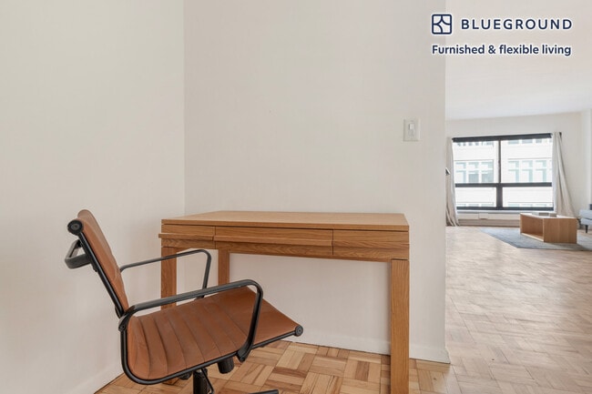 Foto del edificio - 300 E 51st St