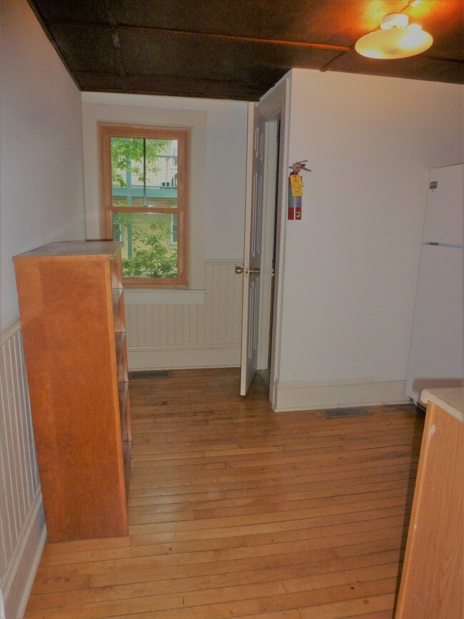 Building Photo - 97 N Winooski Ave