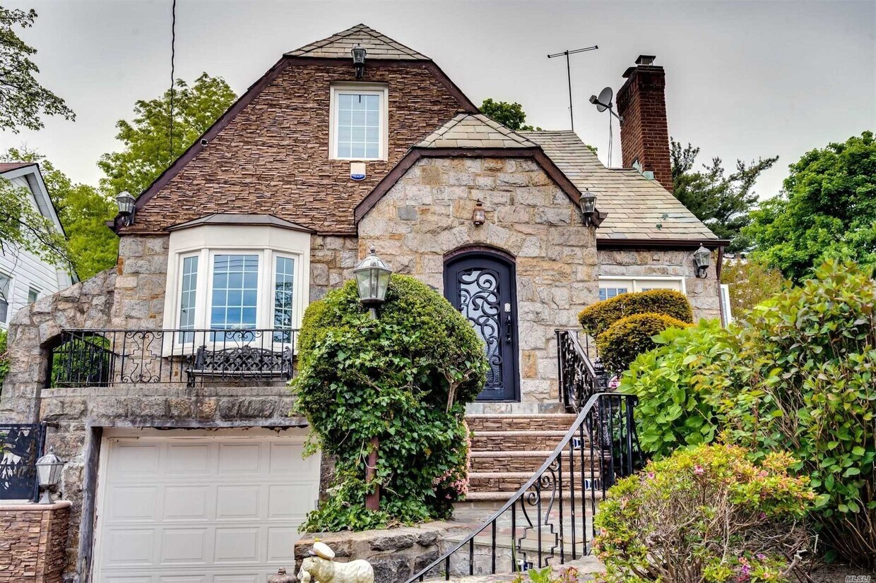 Foto principal - 172-27 Henley Rd