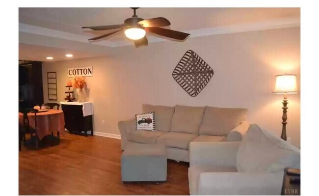 Living - 171 Old Tavern Cir