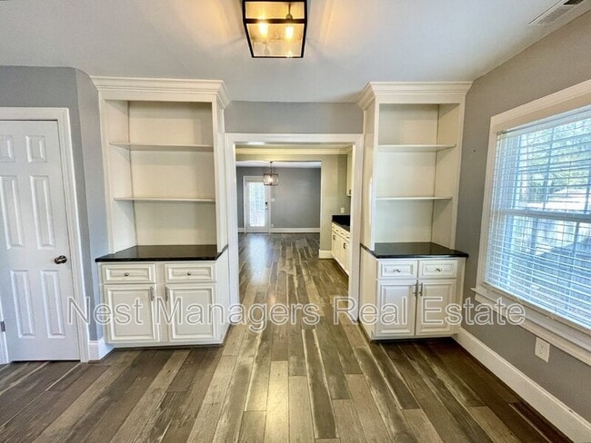 Building Photo - 228 Pinecrest Dr