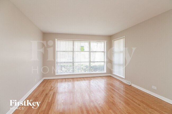 Foto del edificio - 14621 Dorchester Ave