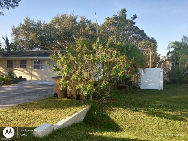 Building Photo - 2 br, 1 bath House - 13826 1st St