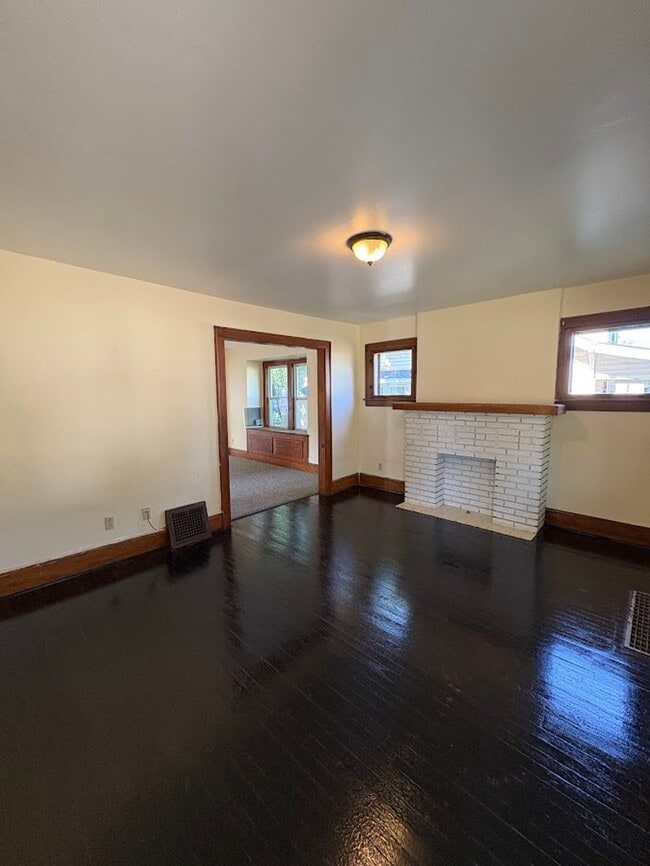 Foto del edificio - Three bedroom one bathroom home for rent