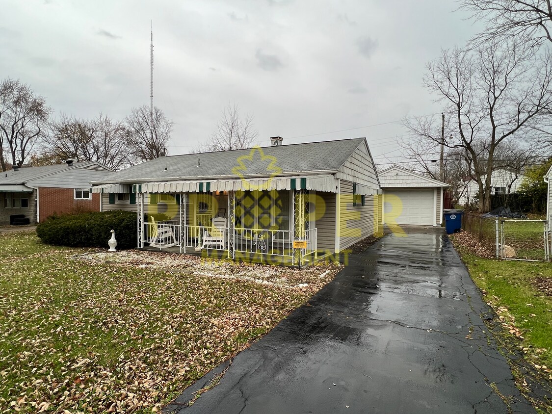 Primary Photo - 3 bedrooms 1 bathrooms ranch house for rent