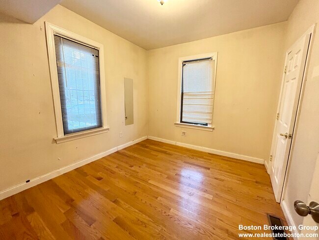 Building Photo - 1570 Tremont St