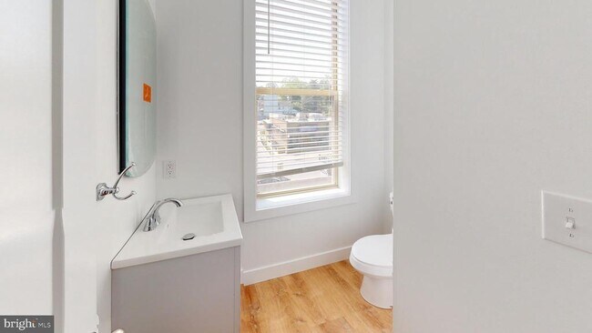 Foto del edificio - 329 S High St