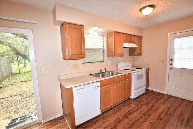 Building Photo - 9023 Sawtooth Ln