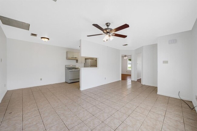 Building Photo - 308 Willowick St