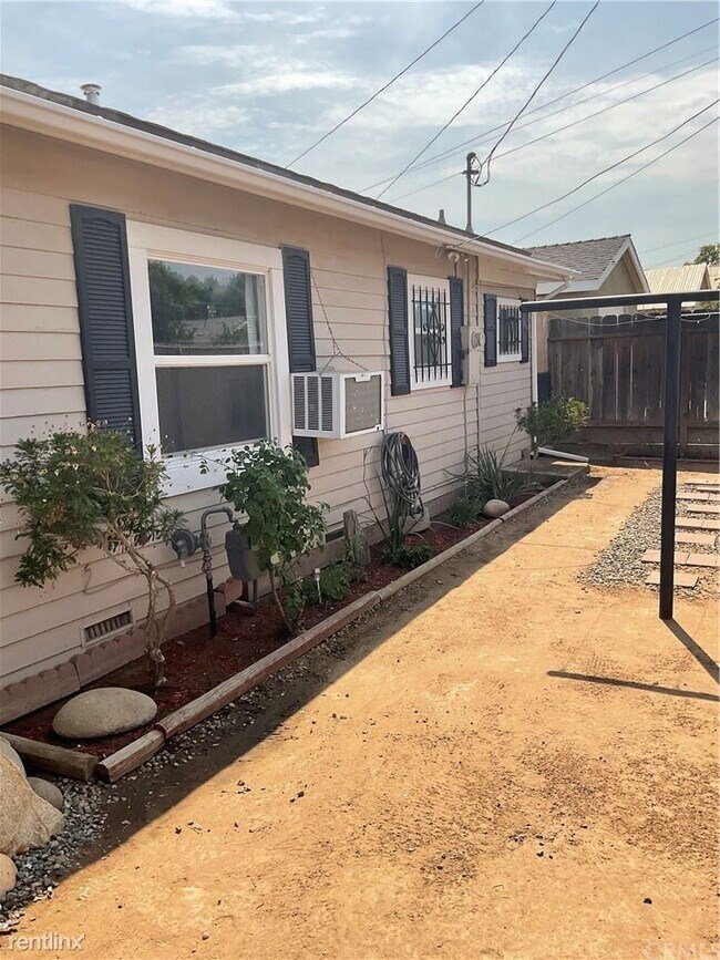 Building Photo - 1 br, 1 bath Condo - 1244 S Orange Ave