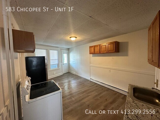 Building Photo - First Floor, One Bedroom Apartment in Chic...