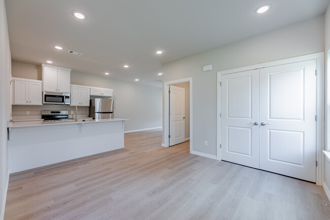 Building Photo - 1601 SW Poigai Wy