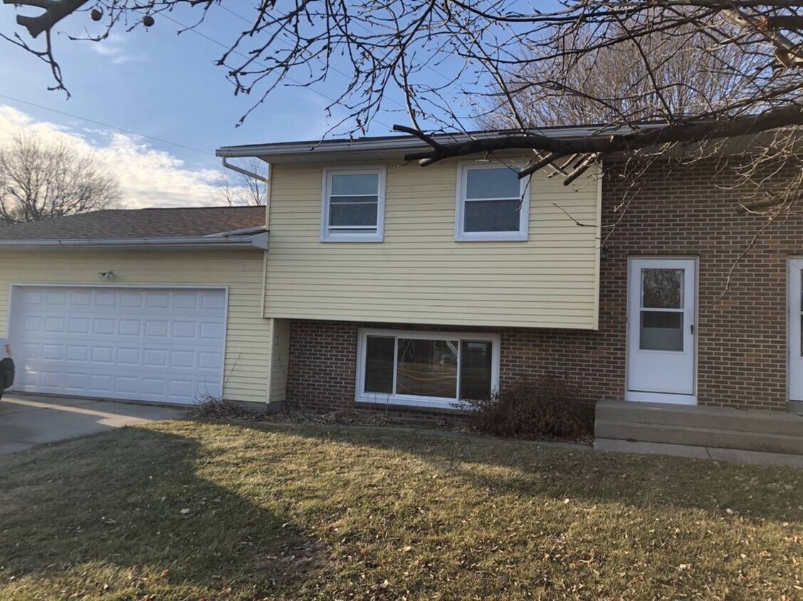 3300 High Rd, Middleton, WI 53562 Townhome Rentals in Middleton WI