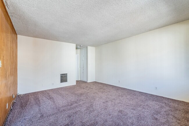 Building Photo - 1107 S Marguerita Ave