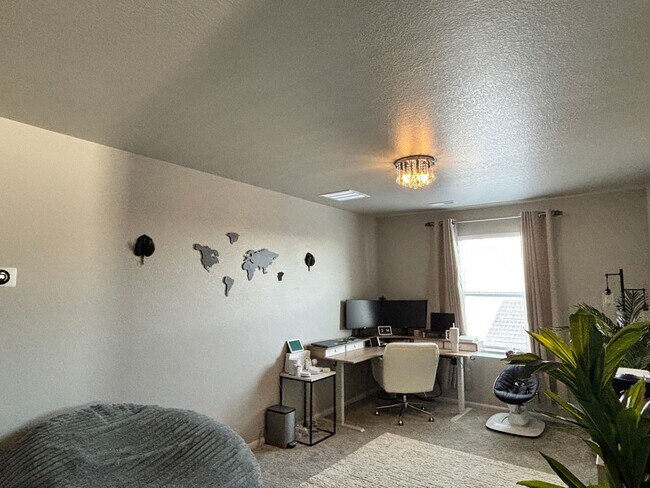 Foto del edificio - Modern Living with Solar Savings: Spacious 4BR Home in Douglas County