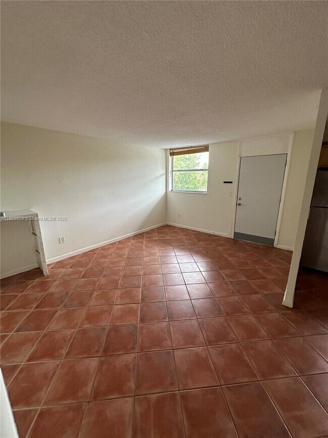 Building Photo - 1801 S Treasure Dr