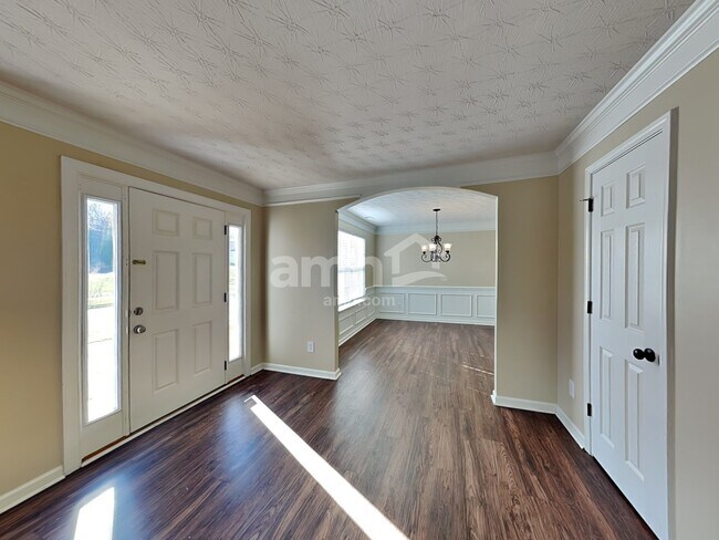 Foto del edificio - 7045 Tanners Creek Drive