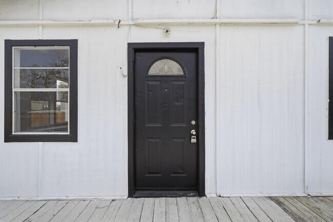 Foto del edificio - 3531 Cedar Hill Ln