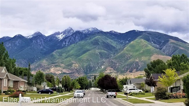 Foto del edificio - 317 E Rosewood Park Ln