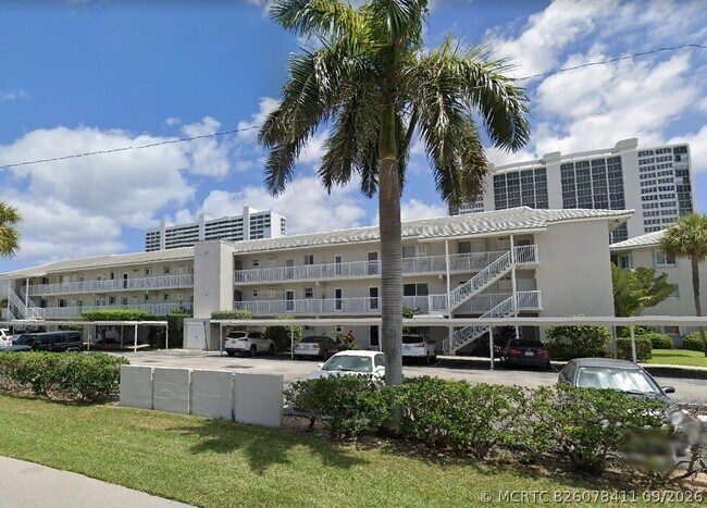 Building Photo - 2730 Banyan Rd