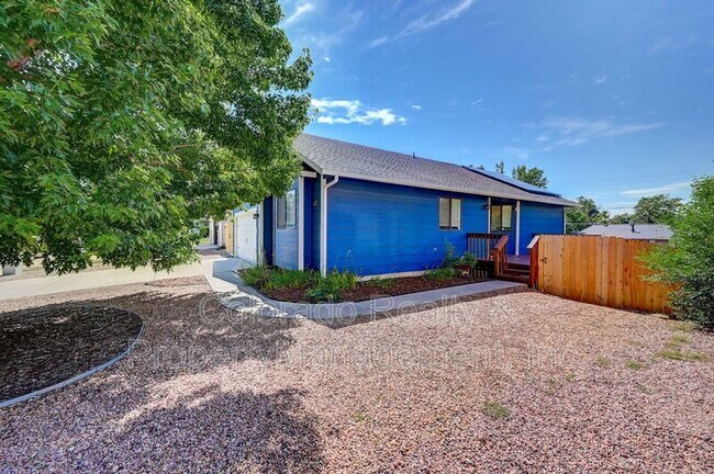 Building Photo - 615 Upton Dr
