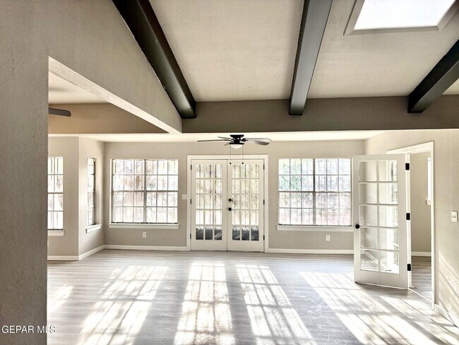 Foto del edificio - 1605 Bessemer Dr