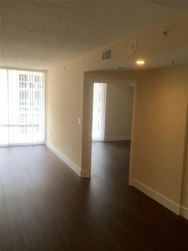 Foto del edificio - 5077 NW 7th St