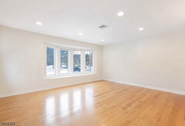 Foto del edificio - 135 Grove St