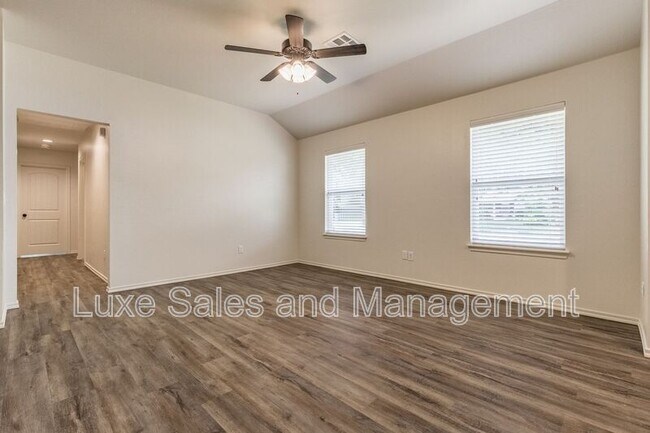 Building Photo - 421 Chalk Hill Ct