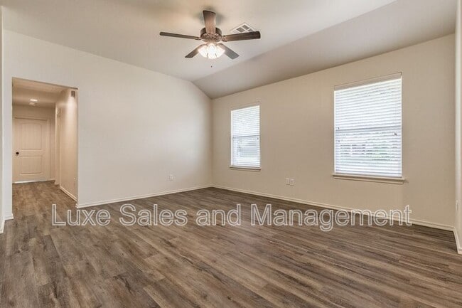 Photo - 421 Chalk Hill Ct House