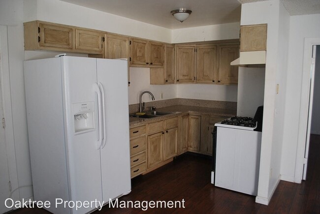 Building Photo - 129 W Santa Ana St