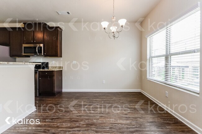 Foto del edificio - 1336 Bass Ln