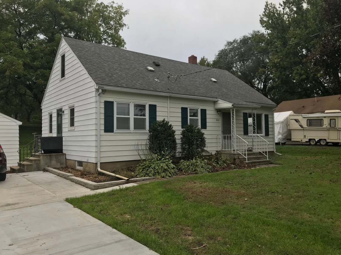 Front of home - 404 21st St SW