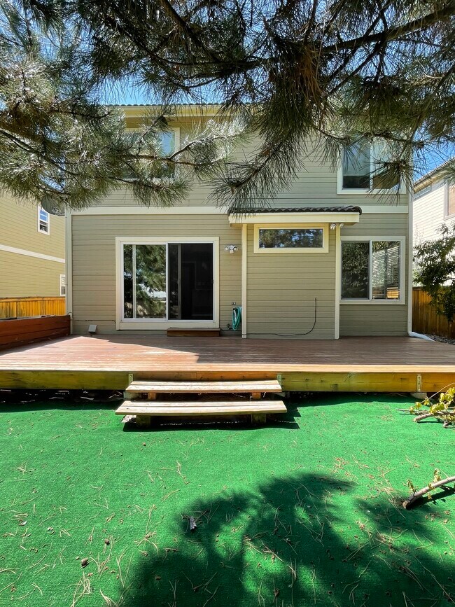 Back of house / deck - 4479 Lyndenwood Cir