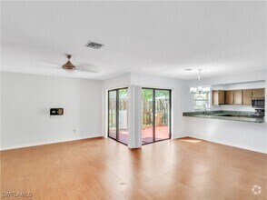 Building Photo - 624 SE 12th Ct