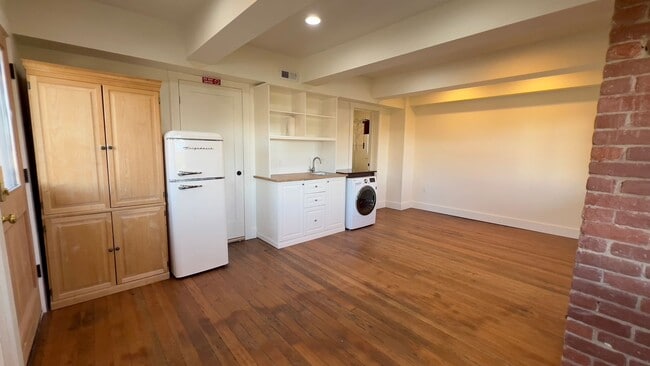 Foto del edificio - 1588 Grand Ave