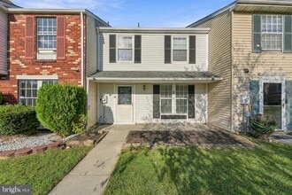 Building Photo - 8 Victoria Manor Ct