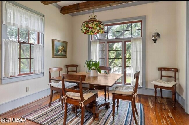 Foto del edificio - 1414 E Bayou Pkwy