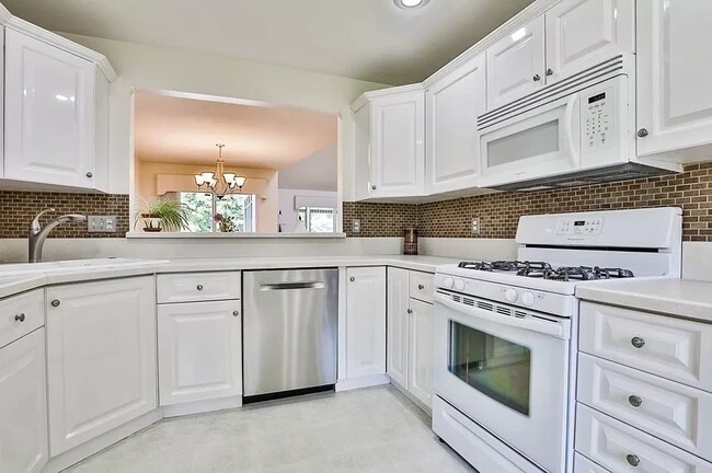 Building Photo - 148 Westview Dr