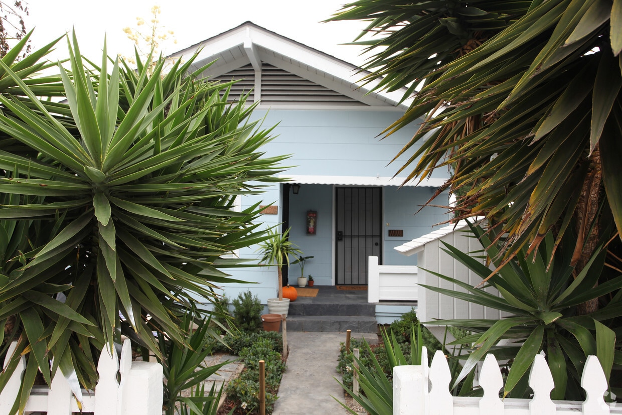 Primary Photo - 1129-1133 26th St