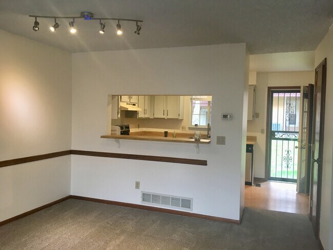 Foto del edificio - Lovely and Bright Louisville Townhome for ...