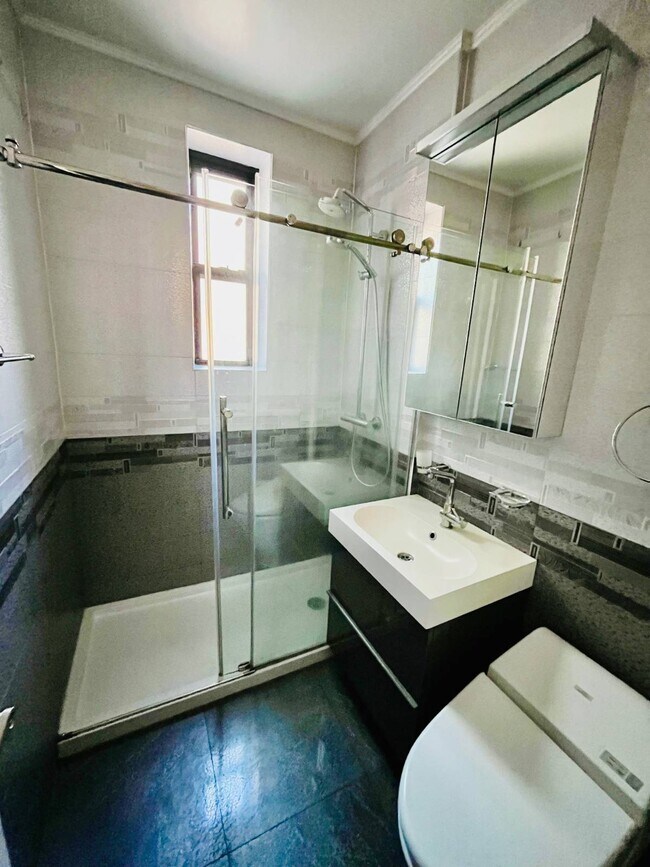 Foto del edificio - 3130 Brighton 6th St