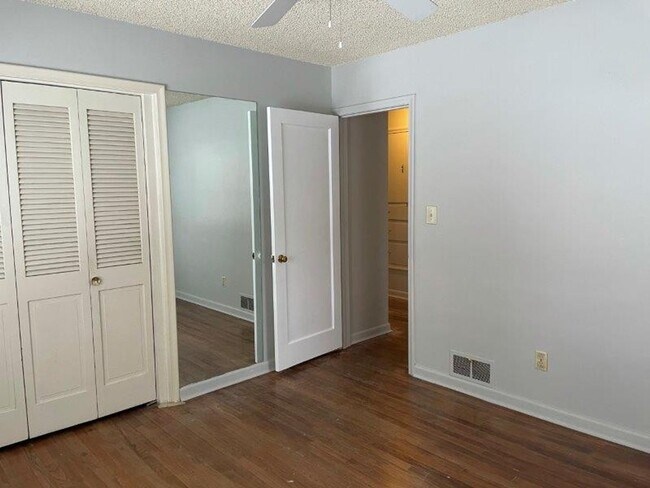Foto del edificio - 3 Weeks Rent Free! Beautiful 5 Bed 2 Bath ...