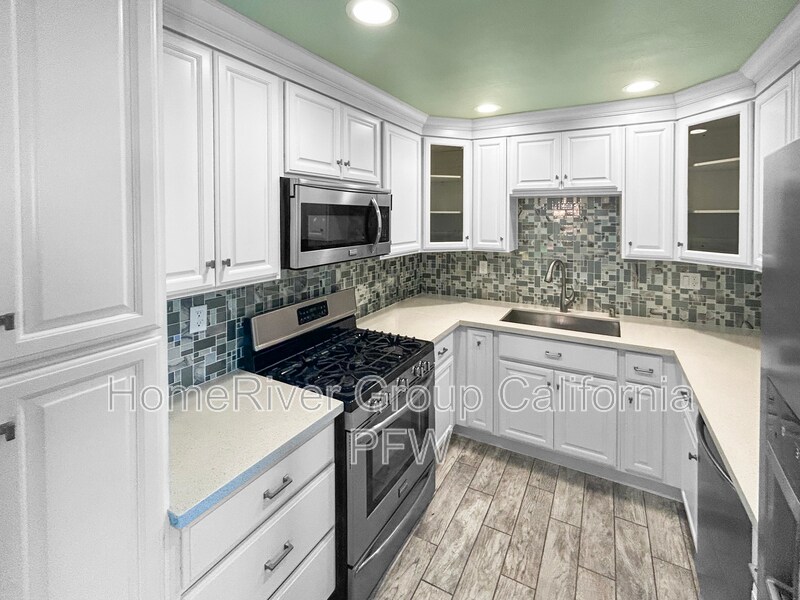Foto principal - 31569 Lindero Canyon Rd