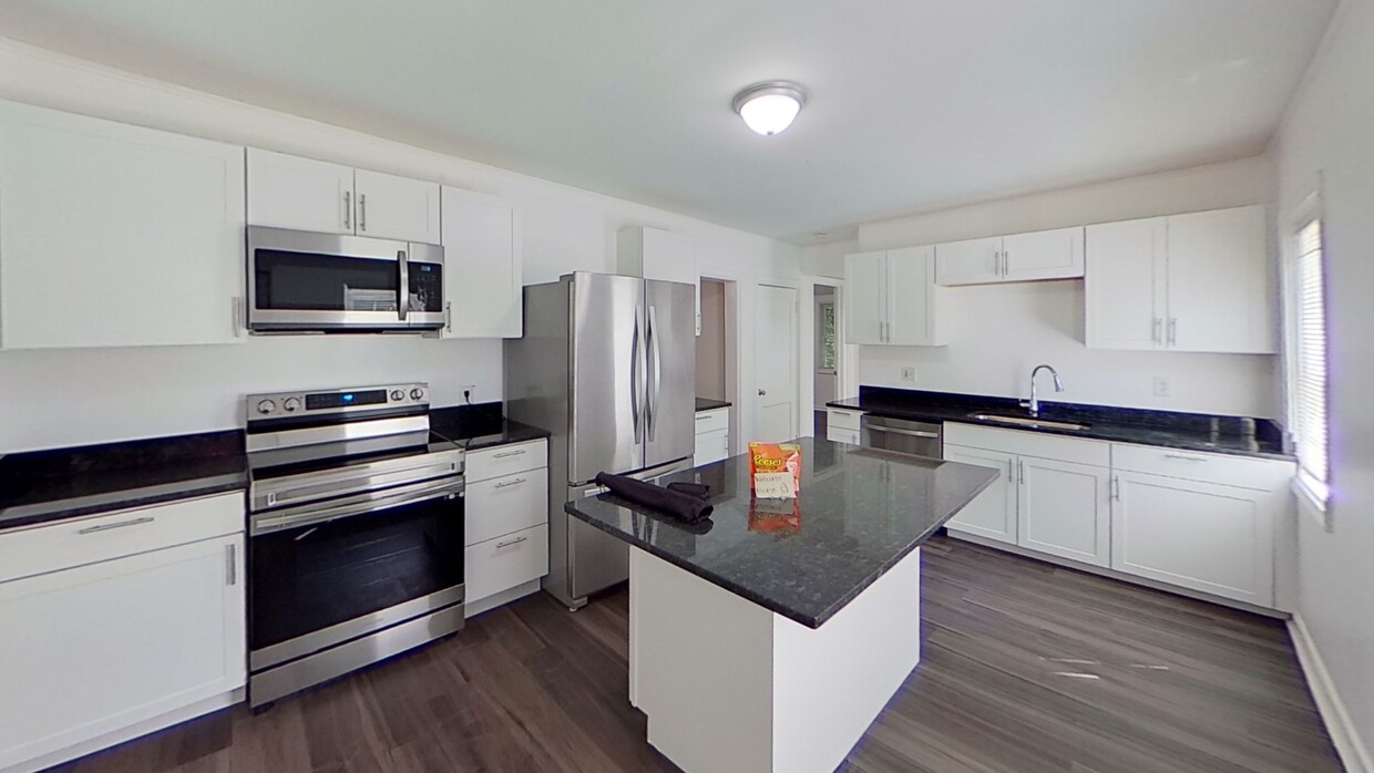 Foto principal - 256 Amherst Rd