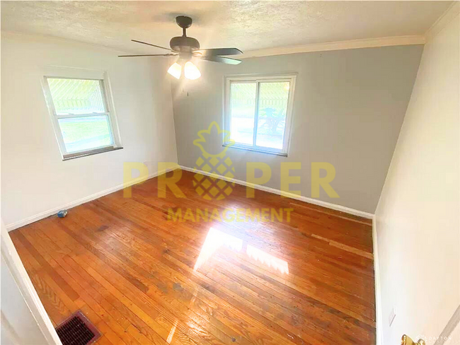 Building Photo - 2 bedrooms 1 bathroom house