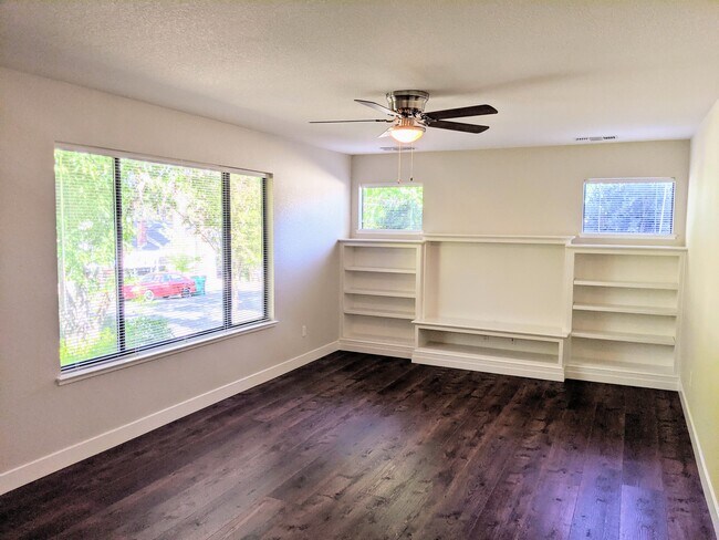 Building Photo - 265 Cornwall Ave