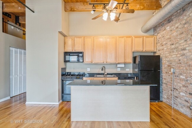 Building Photo - 14 N Sangamon St