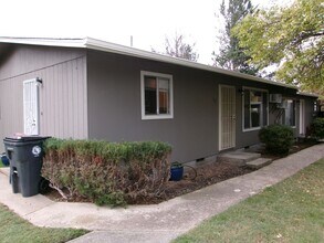 Building Photo - 317 Bessie St