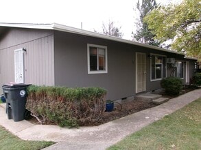 Building Photo - 317 Bessie St